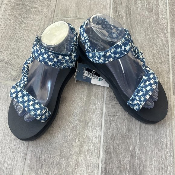 NWT Women's Floris Platform Sport Sandals - Universal Thread™ Blue Size 6 & 9 - Picture 1 of 8
